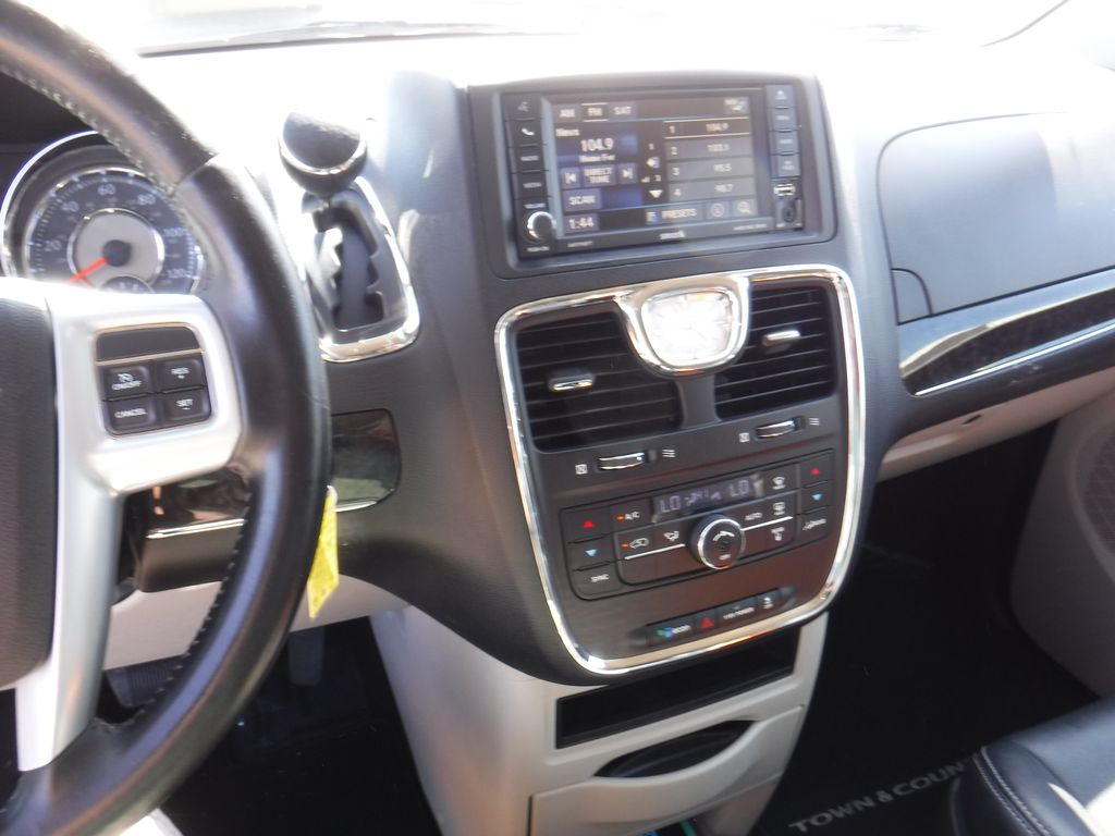 Used 2014 Chrysler Town & Country For Sale